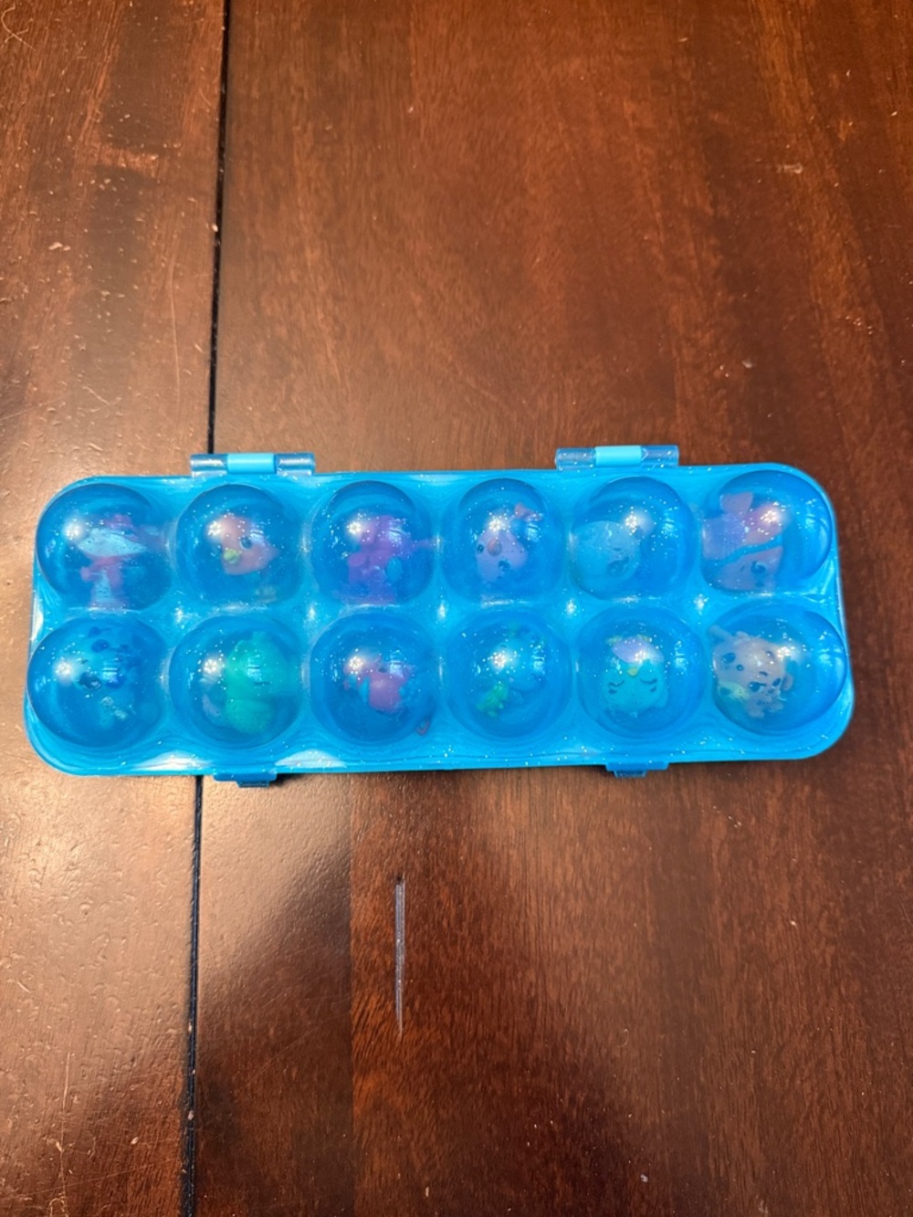 Hatchimals Blue Egg Carton Case with 12 Colorful Mini Animal Figures. - Picture 6 of 6